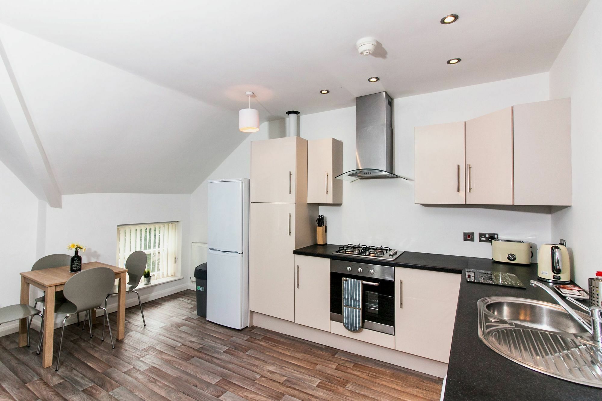Apartament Cwrt Sofia Cardiff Zewnętrze zdjęcie